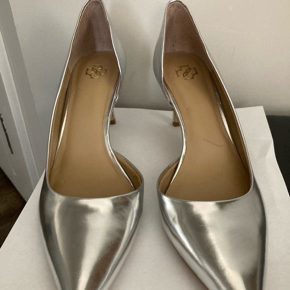 Silver Heels, (about 2.5”)👠, size-7, Leather, - Picture 2 of 11